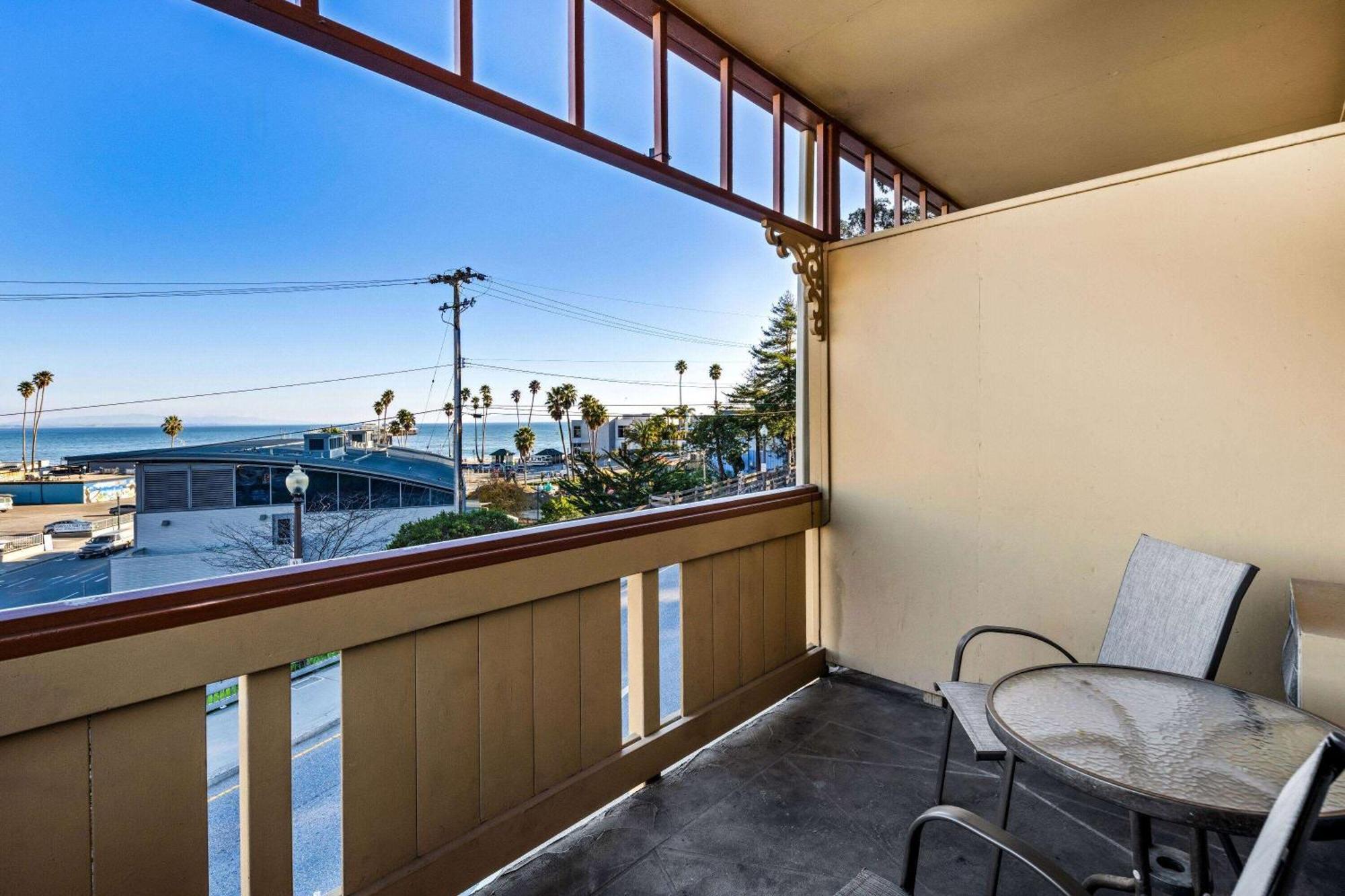 Howard Johnson By Wyndham Santa Cruz Beach Boardwalk Buitenkant foto