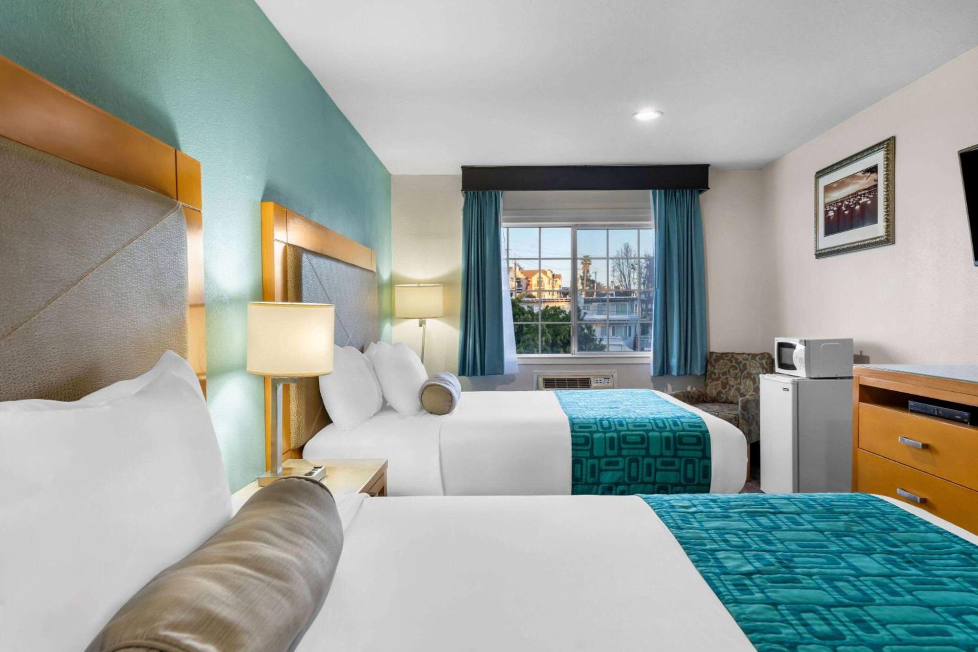Howard Johnson By Wyndham Santa Cruz Beach Boardwalk Buitenkant foto