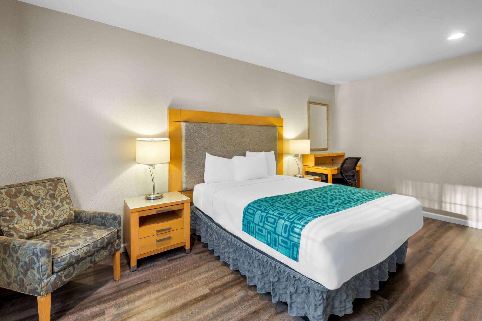 Howard Johnson By Wyndham Santa Cruz Beach Boardwalk Buitenkant foto