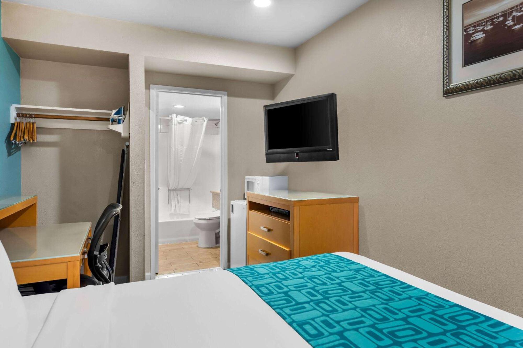 Howard Johnson By Wyndham Santa Cruz Beach Boardwalk Buitenkant foto