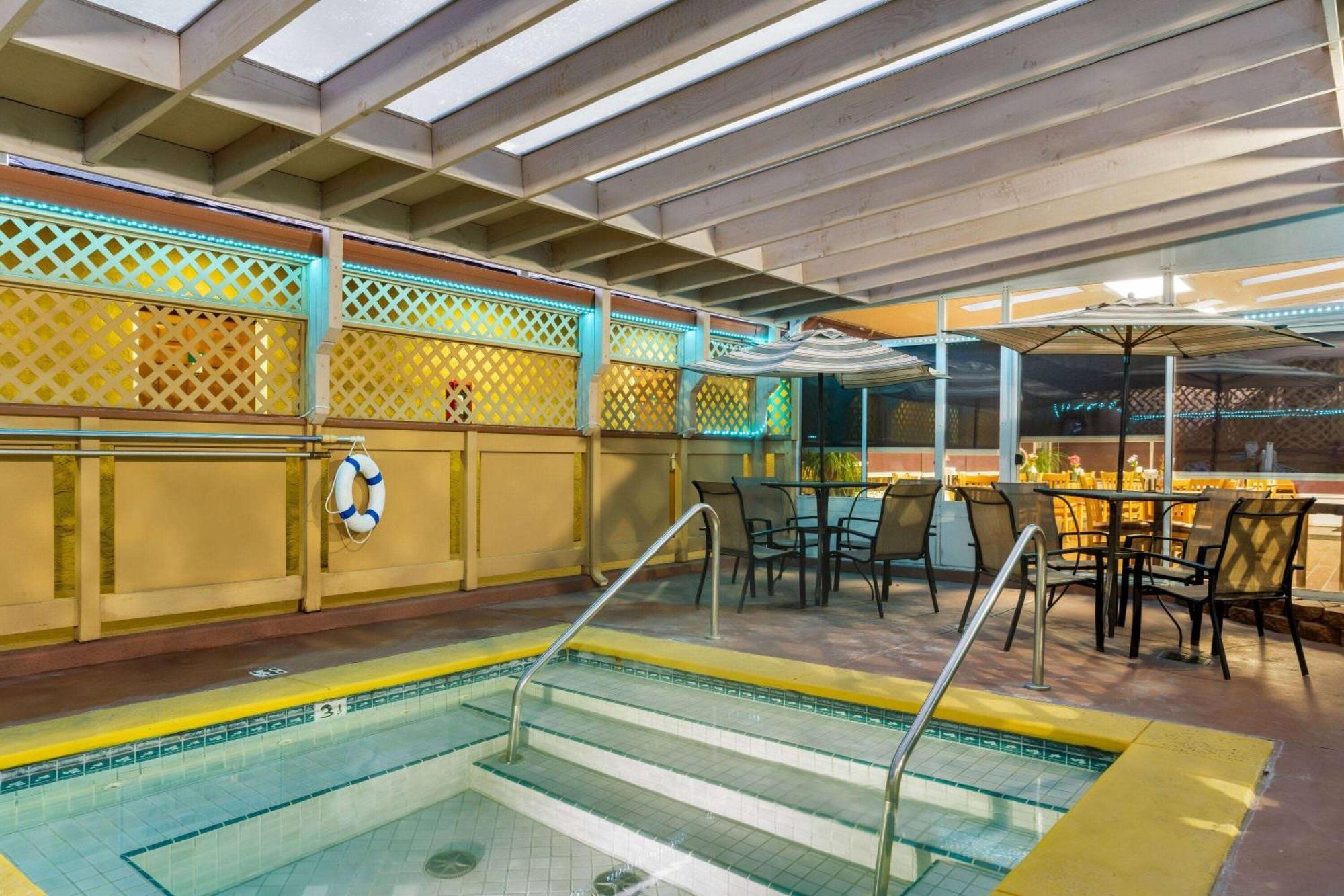 Howard Johnson By Wyndham Santa Cruz Beach Boardwalk Buitenkant foto