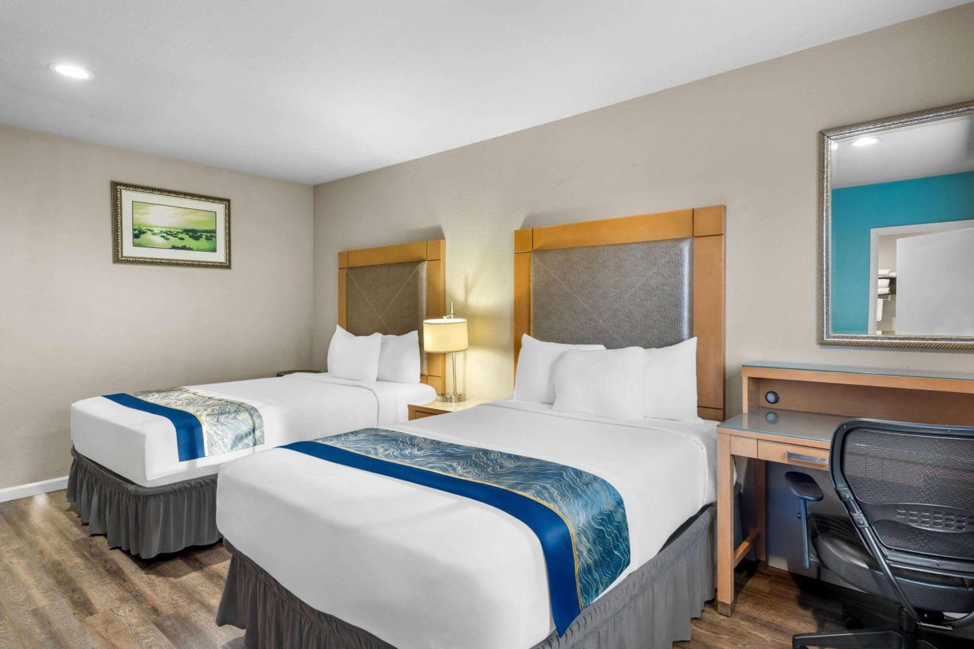 Howard Johnson By Wyndham Santa Cruz Beach Boardwalk Buitenkant foto