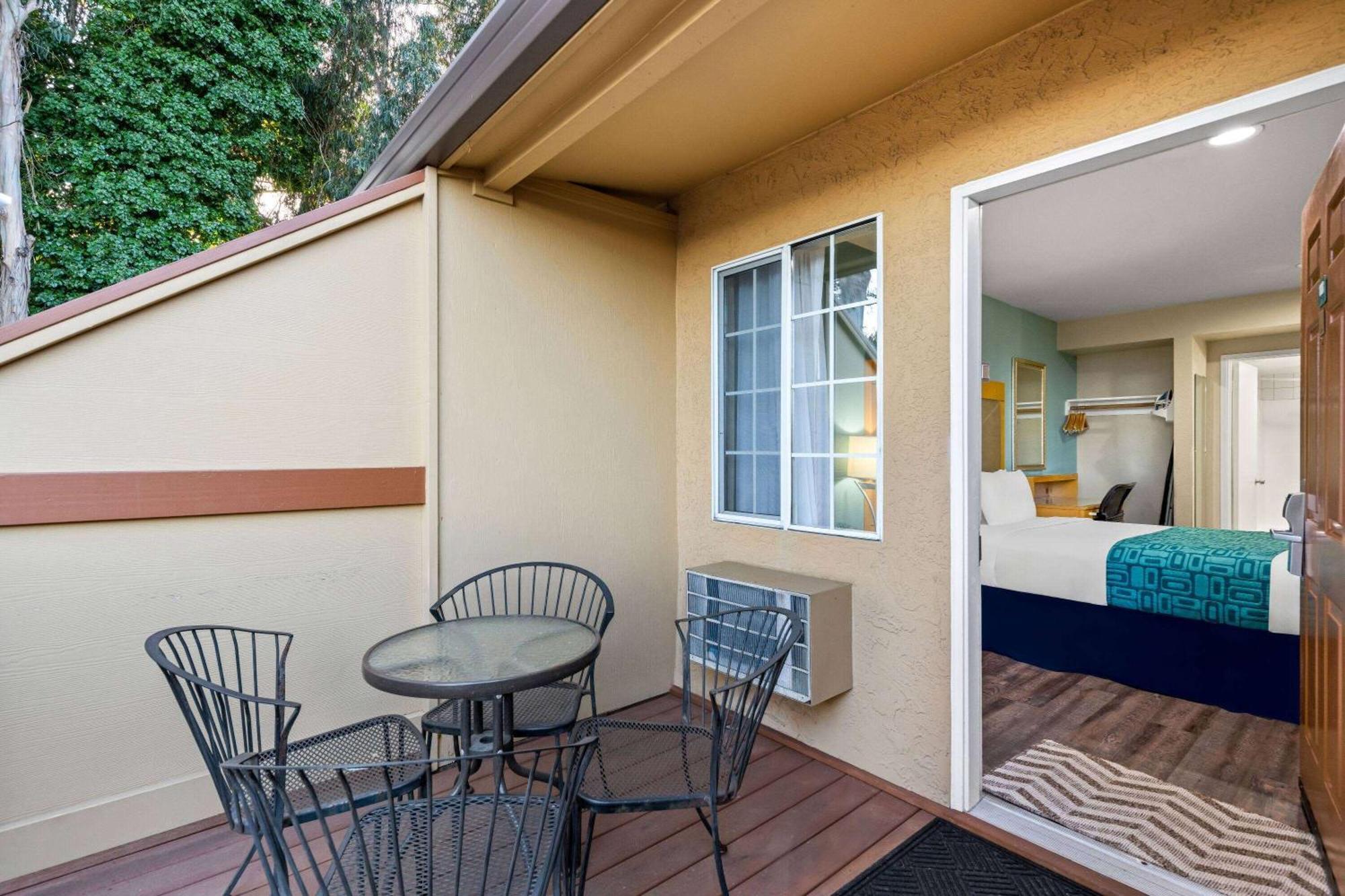 Howard Johnson By Wyndham Santa Cruz Beach Boardwalk Buitenkant foto